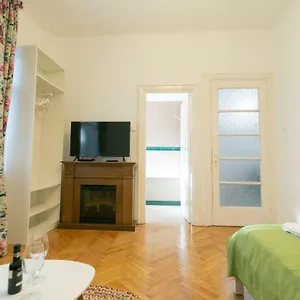 Apartment Bright In The Heart Of The With Netflix, Bucharest