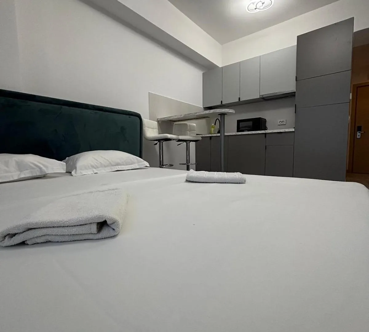 Cama Vip Room'S Bucharest 0*,  Romania