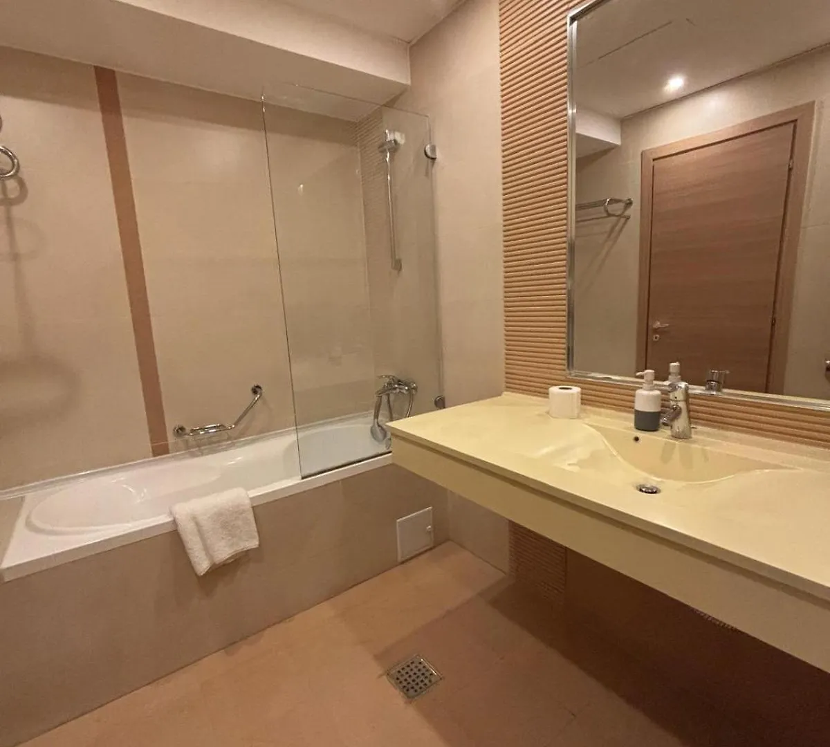 Cama Vip Room'S Bucharest 0*,